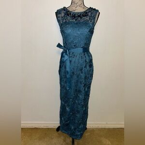 💙💚Adrianna Papell Lace Gown💚💙